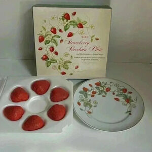 1979 Avon Canada strawberry porcelain  plate with 6 one ounce strawberry soaps